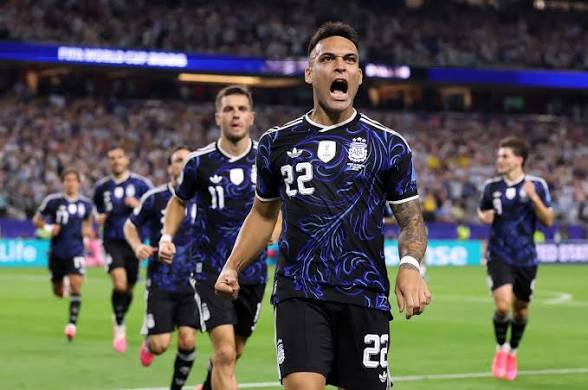 Cover image for Farnandes, Martinez late goals send Argentina to final 
