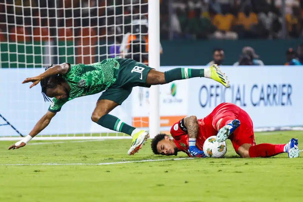 Cover image for Finidi walks Super Eagles on bumpy road to World Cup