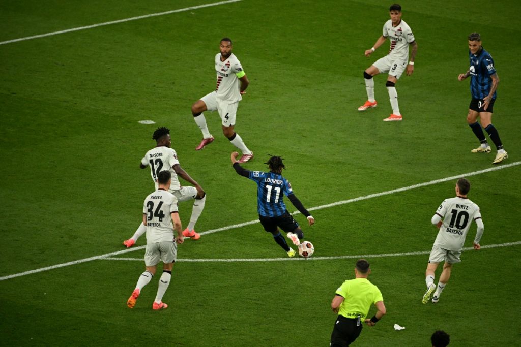 Cover image for Sports minister showers encomiums on Europa champion, Lookman