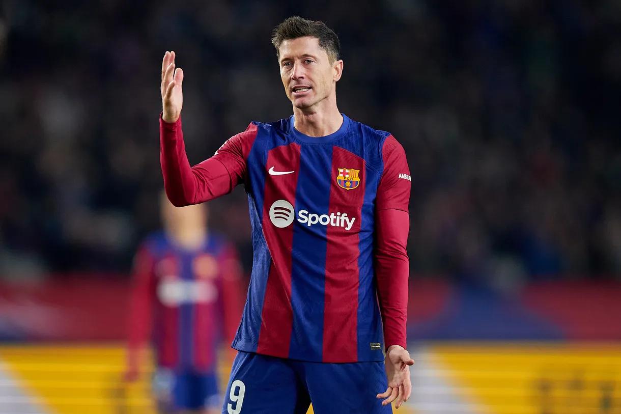 Cover image for Lewandowski bags La Liga award