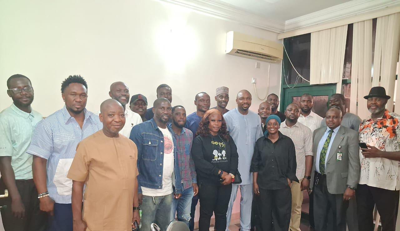 Basketball community pays condolence visit to Igoche Mark over mother's death