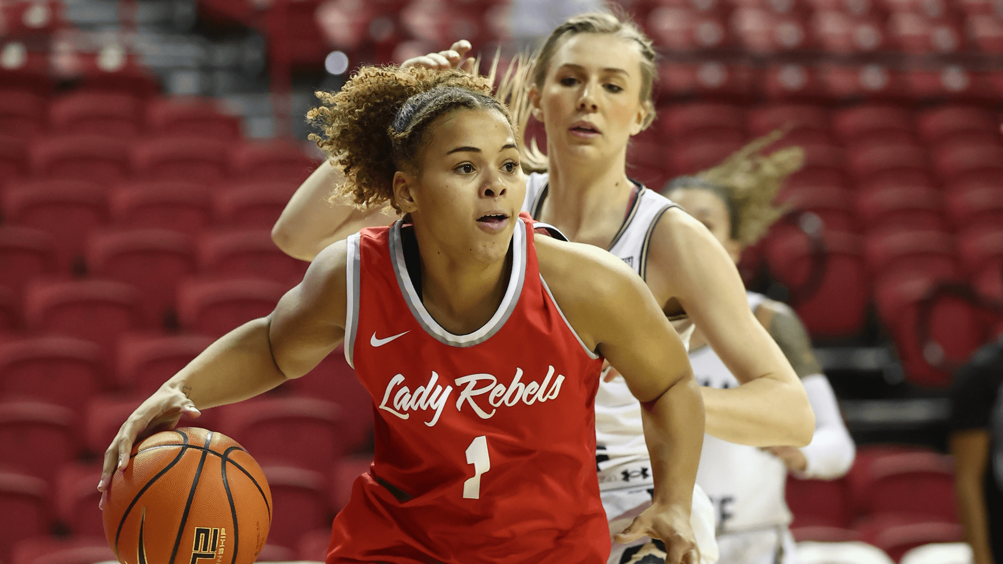 Cover image for Nneka Obiazor posts 16 pts as UNLV rolls past Utah State 104-44
