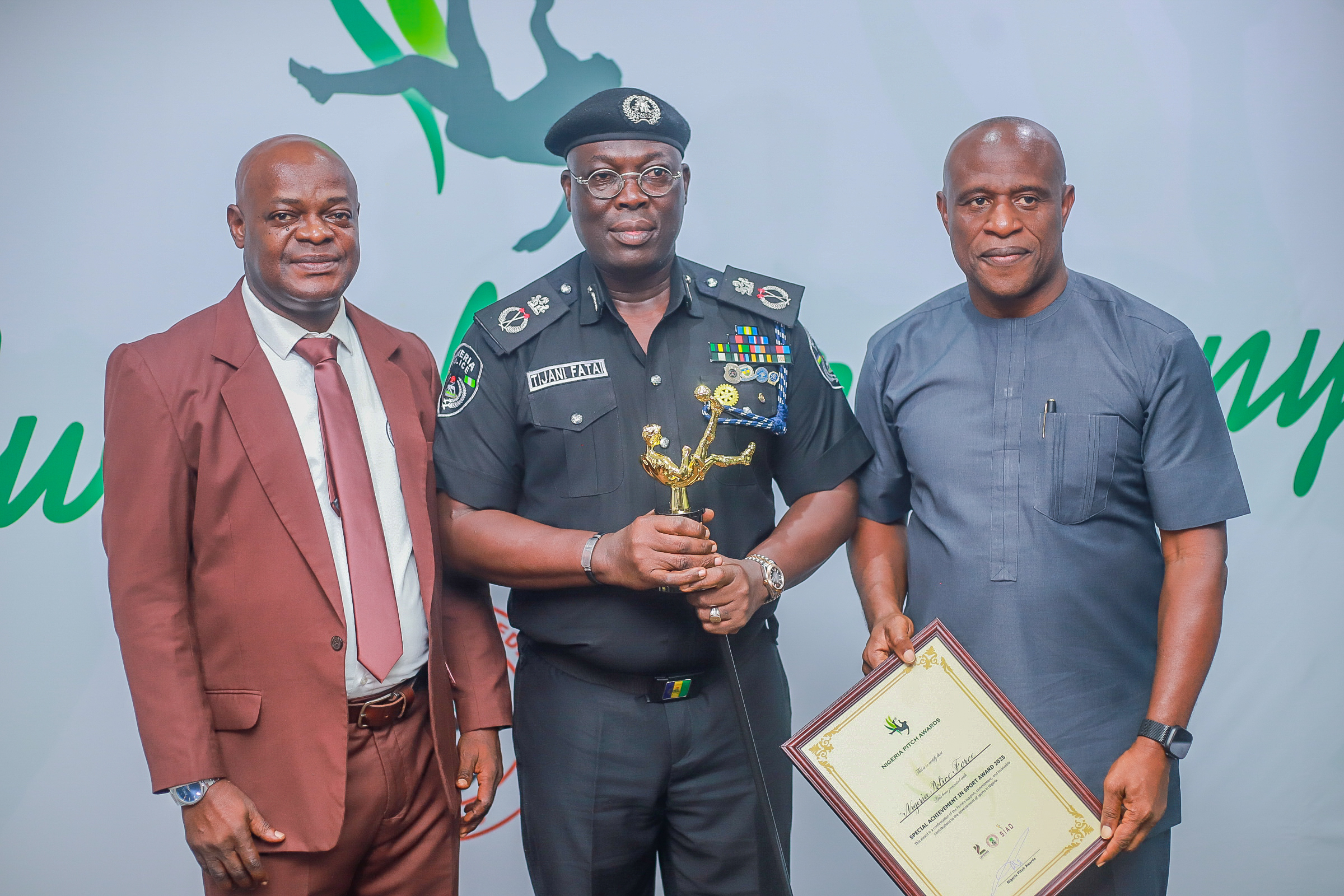 Osimhen retains King of the Pitch Award