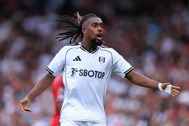 Iwobi becomes 5th player to play 100th games for 3 EPL teams