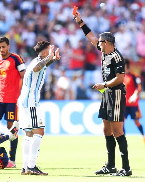 Fernandez is 6th player to get red card in World Cup final 